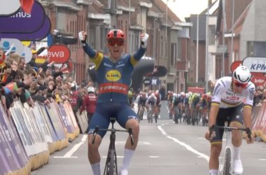 Le Danois Mads Pedersen (Lidl-Trek) remporte Gand-Wevelgem 2024 devant le Néerlandais Mathieu van der Poel (Alpecin-Deceuninck) - Photo : capture Eurosport