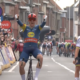 Le Danois Mads Pedersen (Lidl-Trek) remporte Gand-Wevelgem 2024 devant le Néerlandais Mathieu van der Poel (Alpecin-Deceuninck) - Photo : capture Eurosport
