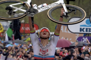 Mathieu van der Poel (Alpecin-Deceuninck) remporte le Tour des Flandres 2024 - Photo : capture Eurosport