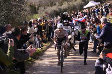Le Slovène Tadej Pogacar (UAE Team Emirates) s’est fait plaisir sur le Strade Bianche. - Photo : RCS Sport/La Presse/Fabio Ferrari