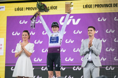 Puck Pieterse (Fenix-Deceuninck) porte le maillot blanc de meilleure jeune après la 4e étape du Tour de France Femmes 2024 - Photo : ASO/Charly Lopez