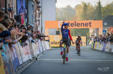 Le Belge Thibau Nys (Baloise Trek Lions) remporte le cyclo-cross d'Overijse 2024 chez les hommes - Photo : Alain Vandepontseele/Alain VDP Photography