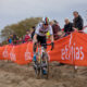 La championne du monde Fem van Empel (Visma-Lease a Bike) lors de la course des élites femmes, sur la Coupe du monde de cyclo-cross à Anvers, le 24 novembre 2024. - Photo : Alain Vandepontseele/Alain VDP Photography