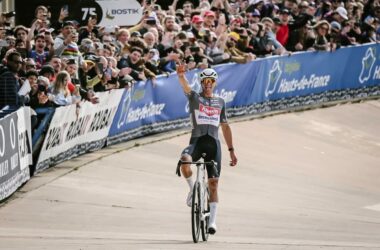 Mathieu van der Poel Vainqueur - Paris-Roubaix 2025 - ASO Pauline Ballet