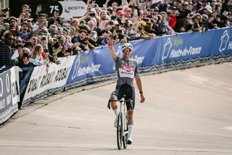 Mathieu van der Poel Vainqueur - Paris-Roubaix 2025 - ASO Pauline Ballet