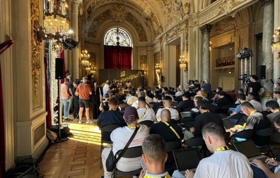 La conférence de presse des favoris du Tour de France 2025, organisée au sein de l'opéra de Lille, le 3 juillet 2025. - Photo : Grégory Ienco