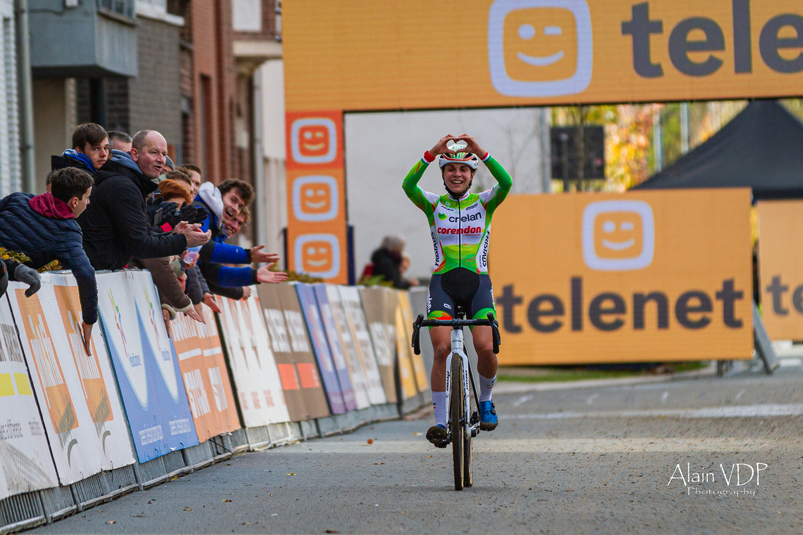 L'Italienne Sara Casasola (Crelan-Corendon) remporte le cyclo-cross d'Overijse, le 26 octobre 2025 - Photo : Alain Vandepontseele/Alain VDP Photography