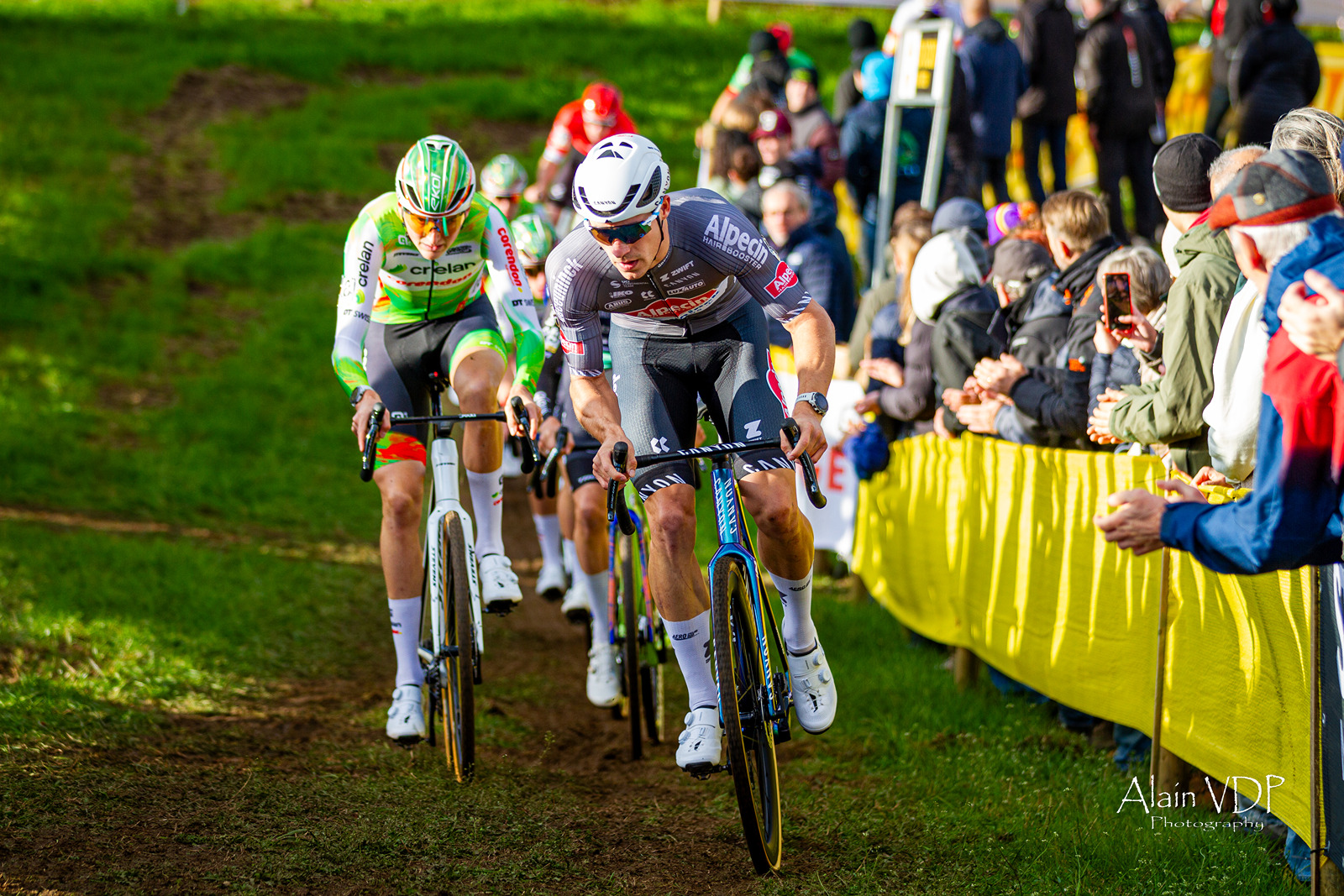 Le Belge Niels Vandeputte (Alpecin-Deceuninck) mène le peloton lors du cyclo-cross d'Overijse, le 26 octobre 2025 - Photo : Alain Vandepontseele/Alain VDP Photography