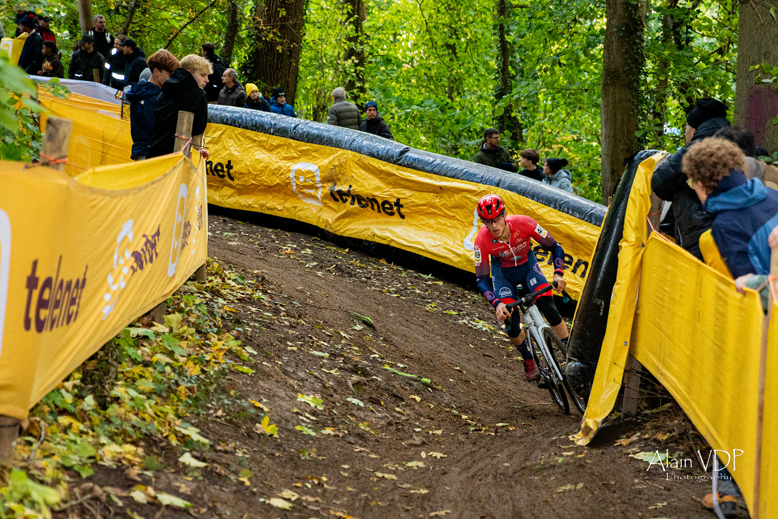 Le Belge Matheo Devallée (Entente Cycliste de Wallonie) lors du cyclo-cross d'Overijse, le 26 octobre 2025 - Photo : Alain Vandepontseele/Alain VDP Photography