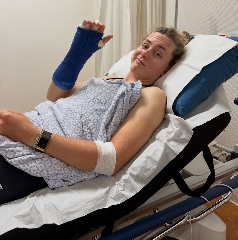 Zoe Bäckstedt victime d'une fracture du poignet et de la main, en octobre 2025. - Photo : capture Instagram